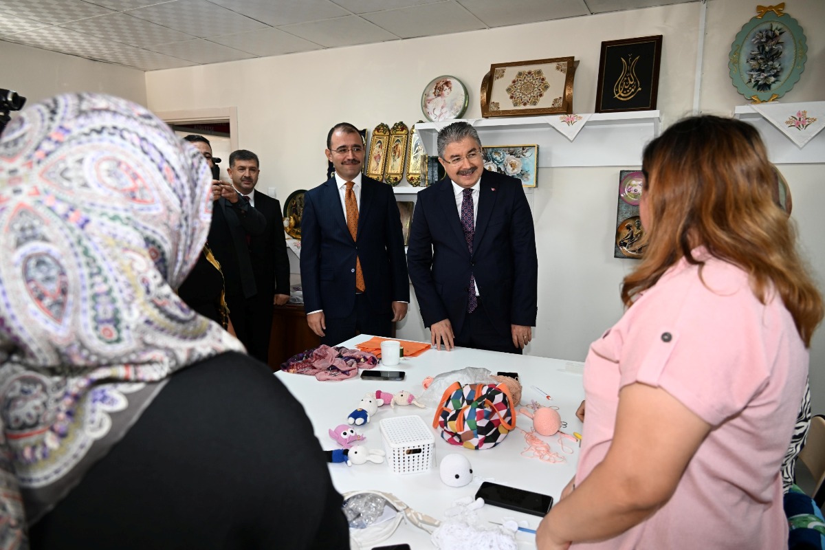 Vali Yılmaz, Kadirli Aile Destek Merkezini (ADEM) Ziyaret Etti