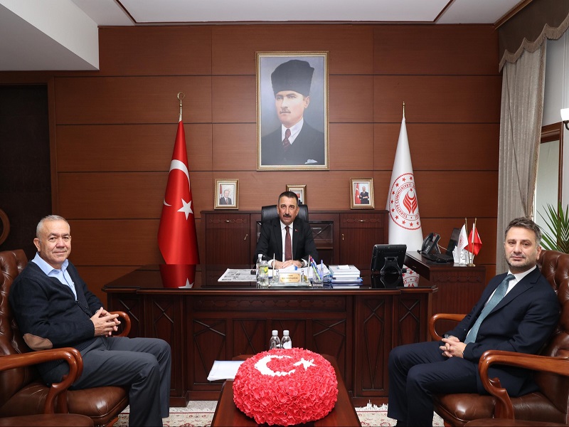 Vali Osman Hacıbektaşoğlu, Çatalağzı Belediye Başkanı Yavuz Palabaş’ı Kabul Etti