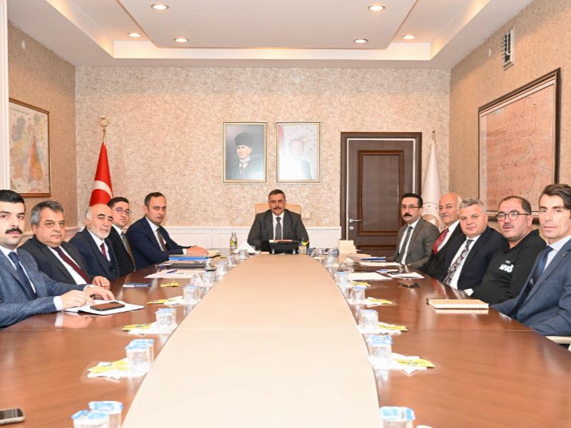 Uzundere’de Heyelan Bölgesi Değerlendirme Toplantısı Yapıldı