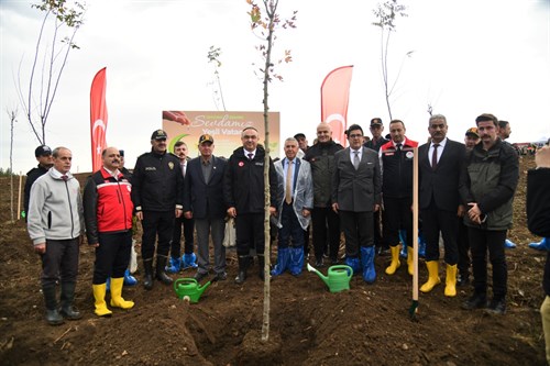 Vali Soytürk Fidan Dikme Etkinliğine Katıldı