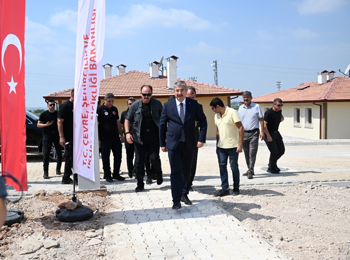 Vali Yılmaz, Kadirli İlçemizin Cığcık Köyünde Yapımı Tamamlanan Kırsal Deprem Konutları’nda İncelemelerde Bulundu