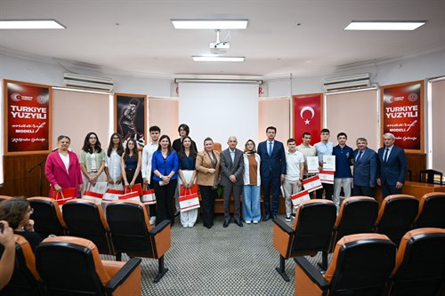 Vali Turan, 2025 YKS'de Kırklareli’nin Gururu Olan Öğrencilerimiz ile Bir Araya Geldi…