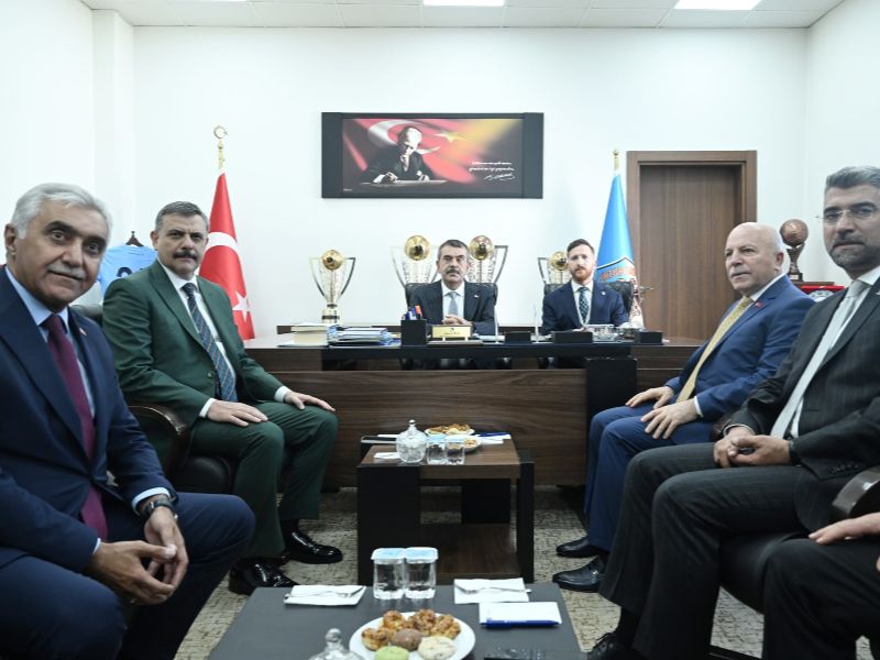 Millî Eğitim Bakanı Yusuf Tekin ve Vali Mustafa Çiftçi’den Erzurumspor’a Ziyaret