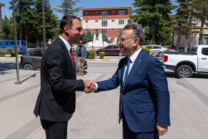 Valimiz Sayın Hüseyin Aksoy, Beylikova Belediye Başkanlığı’nı ziyaret etti.