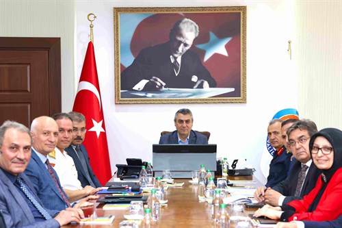 VALİMİZ SAYIN ATİLLA TOROS BAŞKANLIĞINDA, KURUM İL MÜDÜRLERİNİN KATILIMIYLA DEĞERLENDİRME VE KOORDİNASYON TOPLANTISI GERÇEKLEŞTİRİLDİ