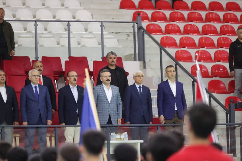 Valimiz Sayın Hüseyin Aksoy, Ünilig Süper Lig Müsabakaları'nın açılış seremonisine katıldı.
