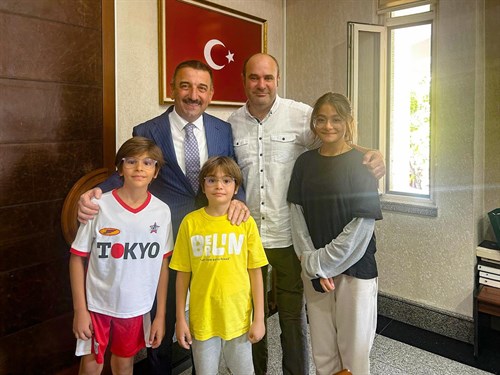 Vali Osman Hacıbektaşoğlu, Depremzede Taşkın Ailesini Makamında Misafir Etti