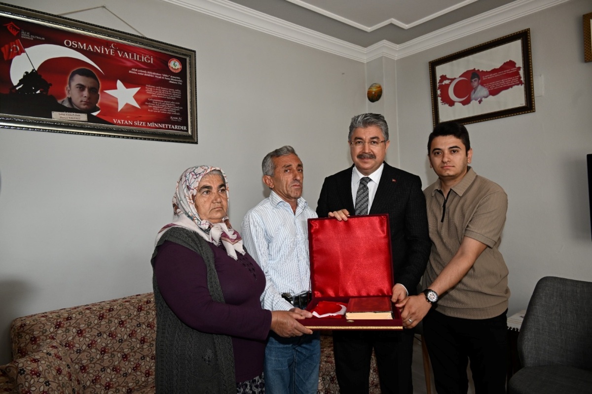 Vali Yılmaz, Şehidimiz Piyade Bakım Uzman Çavuş Harun Saltalı’nın Ailesini, Kadirli İlçemizdeki Evlerinde Ziyaret Etti
