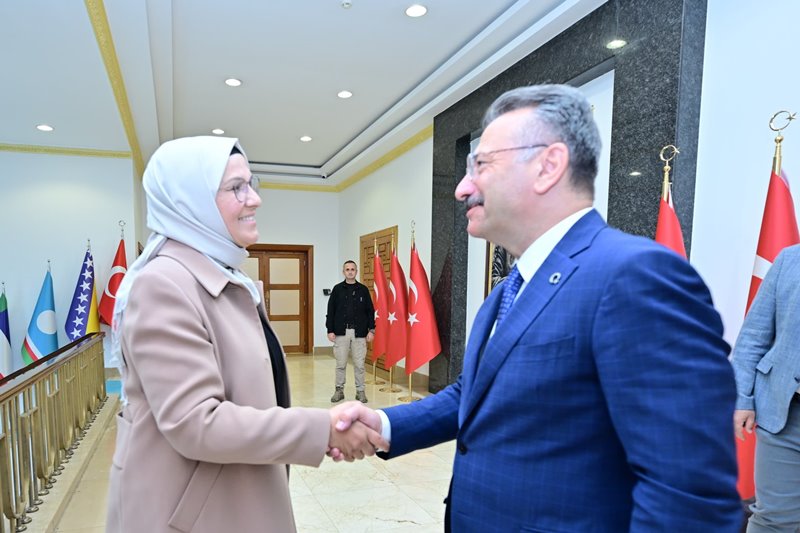 Türkiye Büyük Millet Meclisi 25., 26., 27. ve 28. Dönem Kocaeli Milletvekili Radiye Sezer Katırcıoğlu Valimiz Sayın Hüseyin Aksoy'u ziyaret etti.