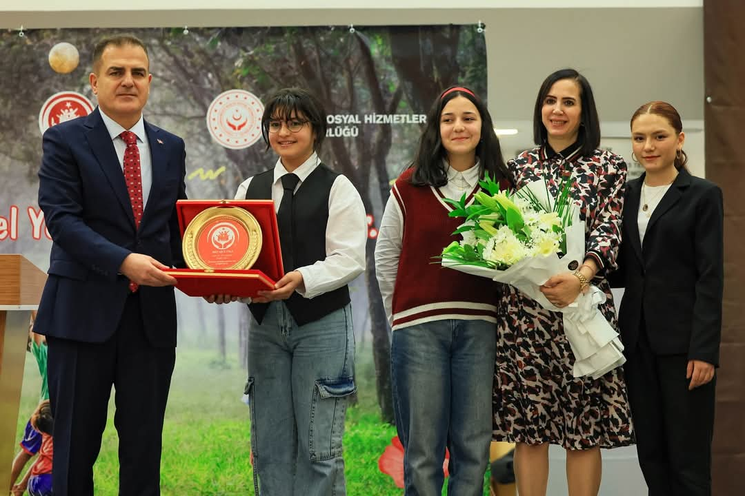 Valimiz Sayın Dr. İdris Akbıyık, Öksüz ve Yetimler İle Devletin Koruması ve Bakımı Altındaki Çocuklarla Bir Araya Geldi