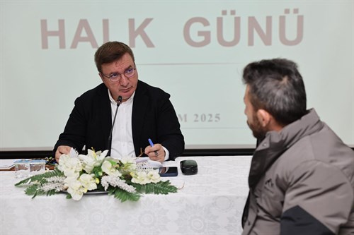 Sayın Valimiz, "Halk Günü"nde hemşehrilerimizle bir araya gelerek istek, sorun ve taleplerini dinledi.