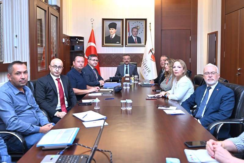 Valimiz Sayın Hüseyin Aksoy Başkanlığında Sahipsiz Hayvanlar İçin İl İzleme ve Denetim Komisyonu Toplandı.