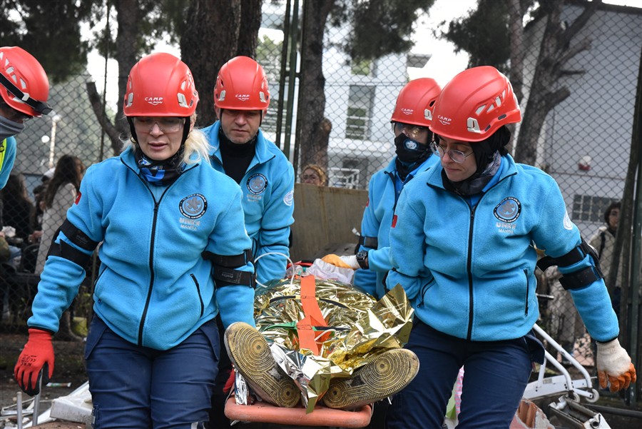 UMKE Ekibinden Gerçekçi Tatbikat: Kısıtlı Alanlarda Medikal Kurtarma Uygulandı 