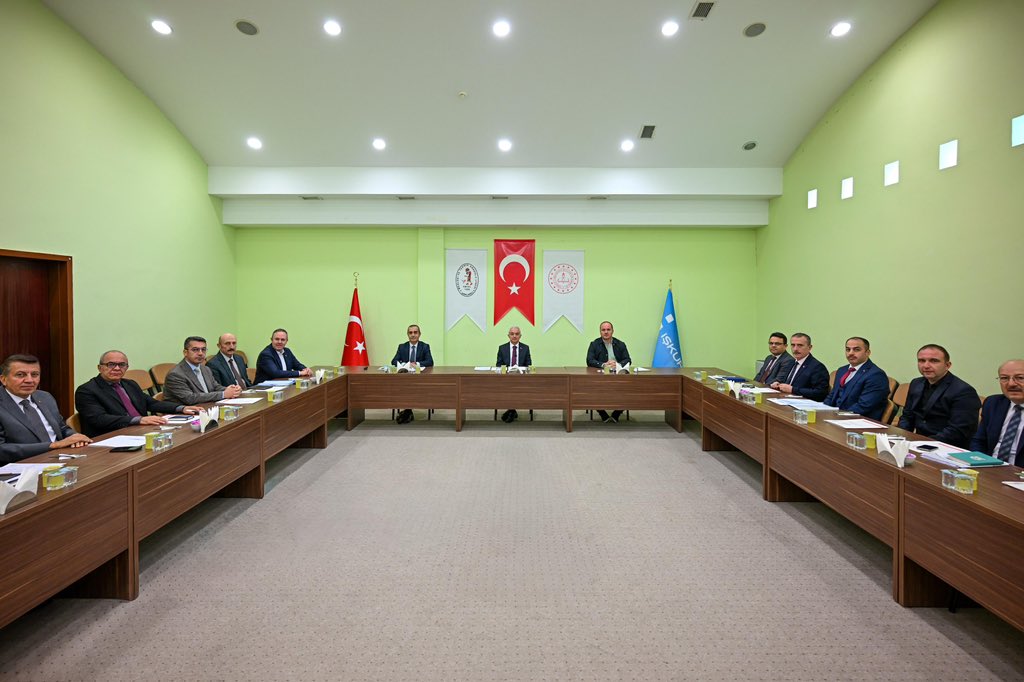 Kırklareli İl İstihdam ve Mesleki Eğitim Kurulu 2025 yılı 4’üncü olağan toplantısı; Valimiz Sayın Uğur Turan başkanlığında gerçekleştirildi…