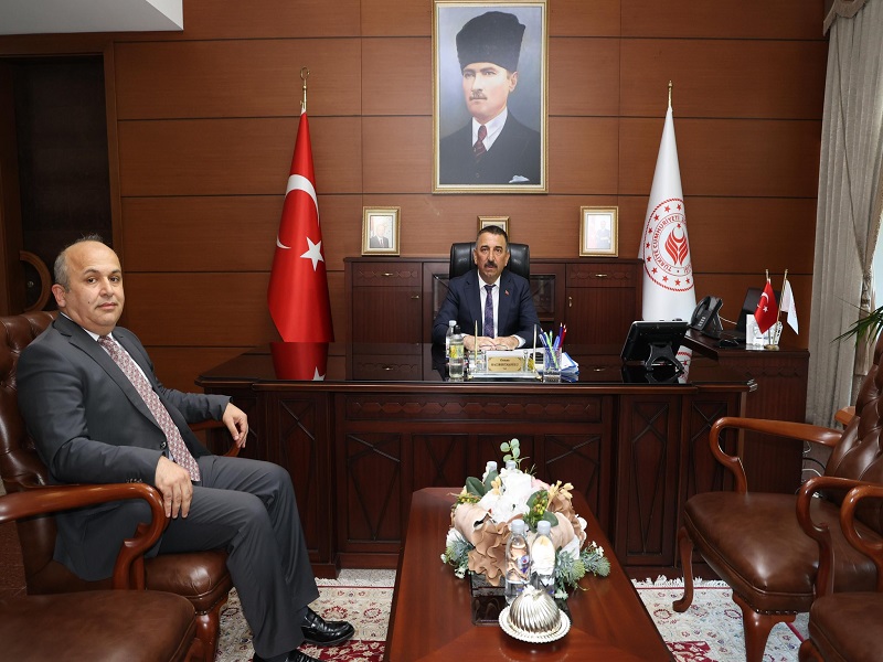 Vali Osman Hacıbektaşoğlu İl Sağlık Müdürü Dr. Ertuğrul Güner’i Kabul Etti