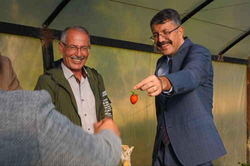  Vali Çelik’ten Çiftçi Annelere Anlamlı Destek