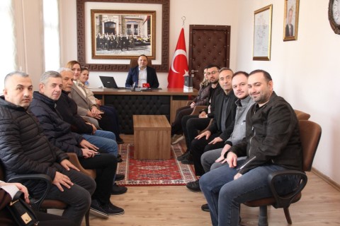 Kaymakamımız Dr. Remzi Demir, ilçemizde faaliyet gösteren Serbest Muhasebeci Mali Müşavirleri makamında kabul etti.