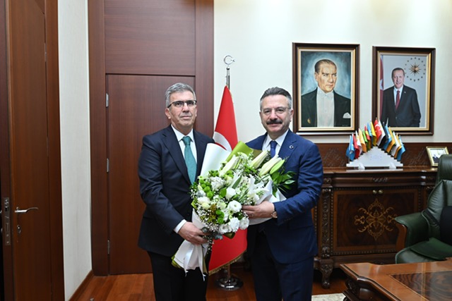 Valimiz Sayın Hüseyin Aksoy, Vergi Haftası dolayısıyla Eskişehir İl Defterdarı ve beraberindeki heyeti makamında kabul etti.