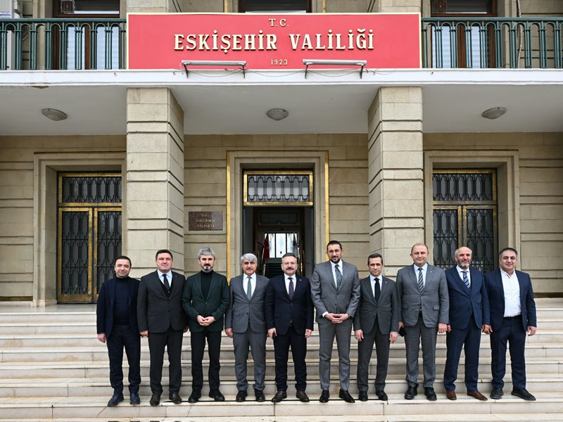 Anayasa Mahkemesi Üyesi Selahattin Menteş ve beraberindekiler, Valimiz Hüseyin Aksoy'u ziyaret etti.