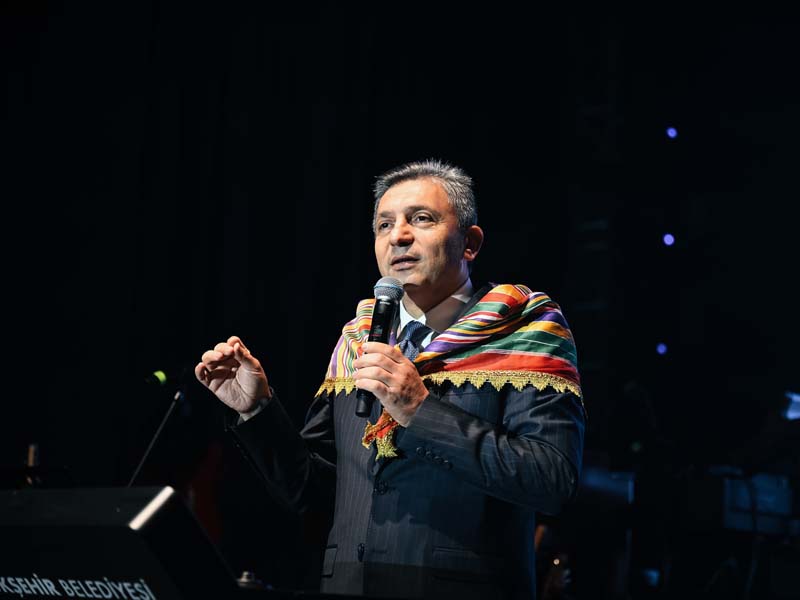 Vali Şahin: Köklerinden Kopmadan Büyüyen Bir Medeniyetin Temsilcileriyiz