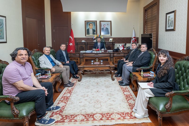 Valimiz Sn. Hüseyin Aksoy, "Dijital Gelecek" projesi hakkında bilgi almak için Cumhuriyet Başsavcısı Üzeyir Karakülah ve diğer yetkilileri kabul etti.