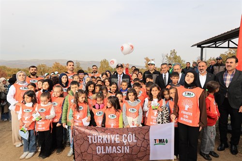 “Yeşil Vatan Seferberliği” Kapsamında Bingöl’de 15 Bin Fidan Toprakla Buluştu