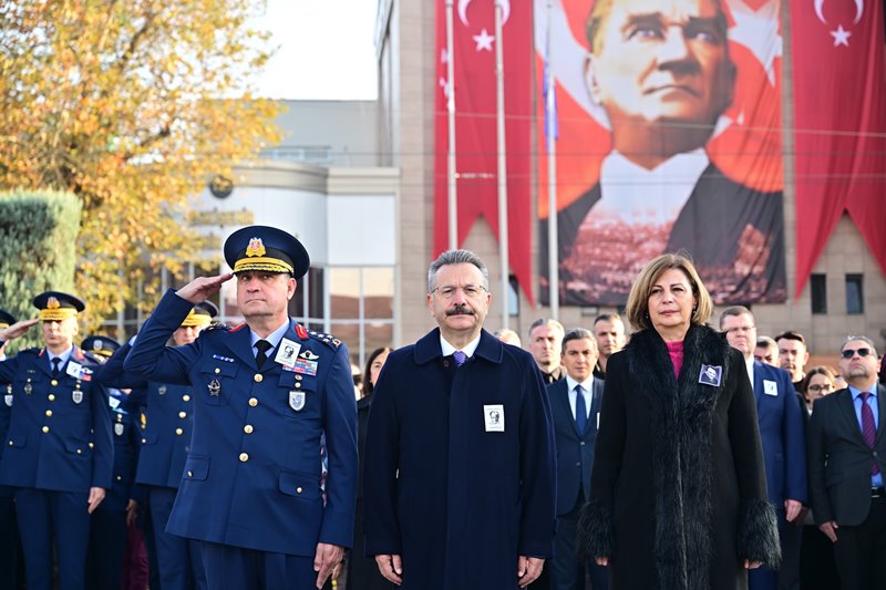 Türkiye Cumhuriyeti Devleti’nin kurucusu Büyük Önder Mustafa Kemal Atatürk, ebediyete irtihalinin 87. yıl dönümünde düzenlenen törenle anıldı