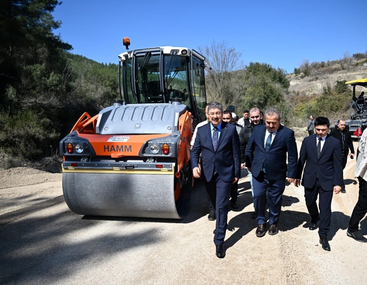 Vali Yılmaz, Yapımı Devam Eden Çiçeklidere-Gaffarlı-Esenli Grup Yolunda İnceleme ve Denetlemelerde Bulundu