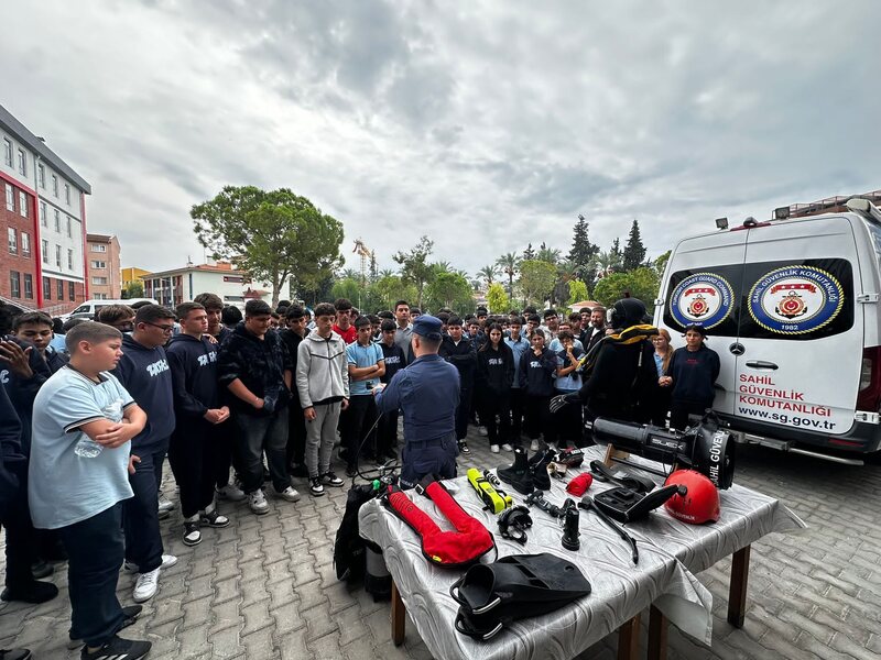 Sahil Güvenlik’ten Öğrencilere Denizcilik Dersi; Minik Yüreklerde Deniz Sevgisi Filizleniyor