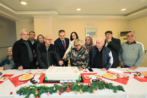 Valimiz Sayın Dr. İdris Akbıyık ve eşi Sevim Akbıyık Hanımefendi Yılbaşında Huzurevinde Kalan Büyüklerimizi Yalnız Bırakmadı