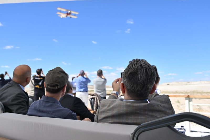 Valimiz Sayın Hüseyin Aksoy, SHG Airshow 2025'te hünerlerini sergileyen pilotların gösterilerini yakından takip ediyor.
