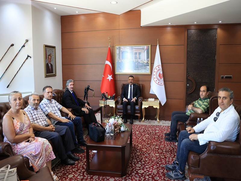 Vali Osman Hacıbektaşoğlu, Zonguldak Gazeteciler Cemiyeti Başkanı Derya Akbıyık ile Yönetim Kurulu Üyelerini Kabul Etti