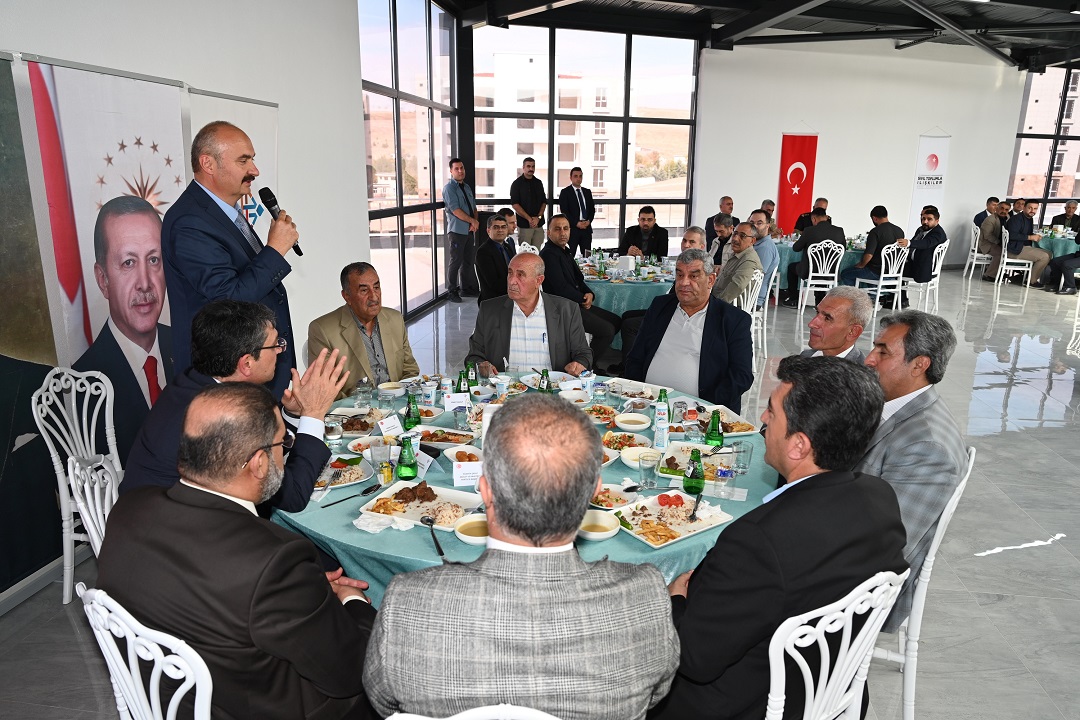 Valimiz, Muhtarları Yemekte Ağırladı