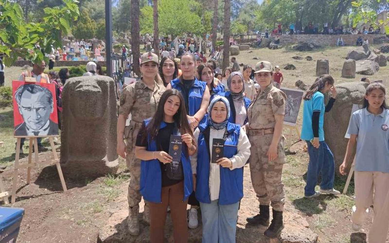 Gaziantep’te Jandarma Ekipleri, KADES Uygulamasını Tanıttı