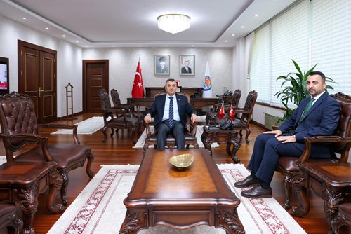 VALİMİZ SAYIN ATİLLA TOROS, ZİYARETİNE GELEN ANAYASA MAHKEMESİ BASIN MÜŞAVİRİ OSMAN ÖZGAN İLE GÖRÜŞTÜ