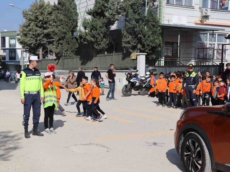 Jandarma Ekiplerince, Yaya Önceliği Uygulamaları Kapsamında Denetimler Gerçekleştirildi