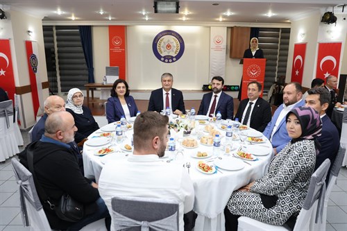Valimiz Sayın Mustafa Yavuz’un Ev Sahipliğinde Gazilerimiz ve Şehit Ailelerimiz Onuruna Yemek Programı Düzenlendi.