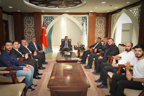 Yüksekova Ova Camii Derneği Heyeti Vali Ali Çelik’i Makamında Ziyaret Etti