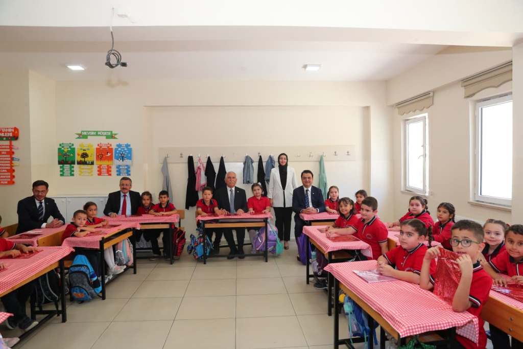 İlköğretim Haftası Törenle Başladı