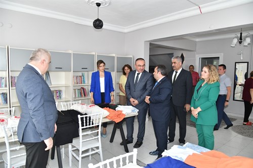 Tekstil Atölyesi’nde Dikilen Kıyafetler Çocuklara Takdim Edildi