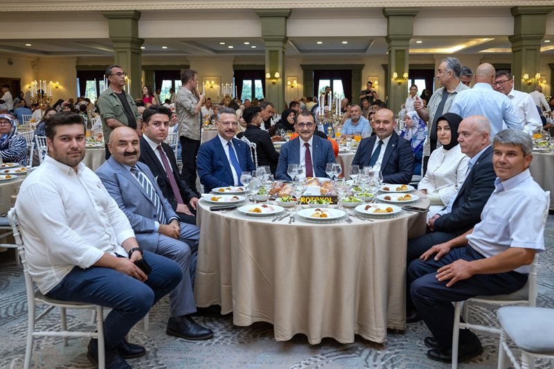 Valimiz Sayın Hüseyin Aksoy, Sarıcakaya Belediye Başkanı Ahmet Dönmez'in oğlu Buğra Dönmez ve Gülsüm Yolal çiftinin düğün merasimine katıldı.