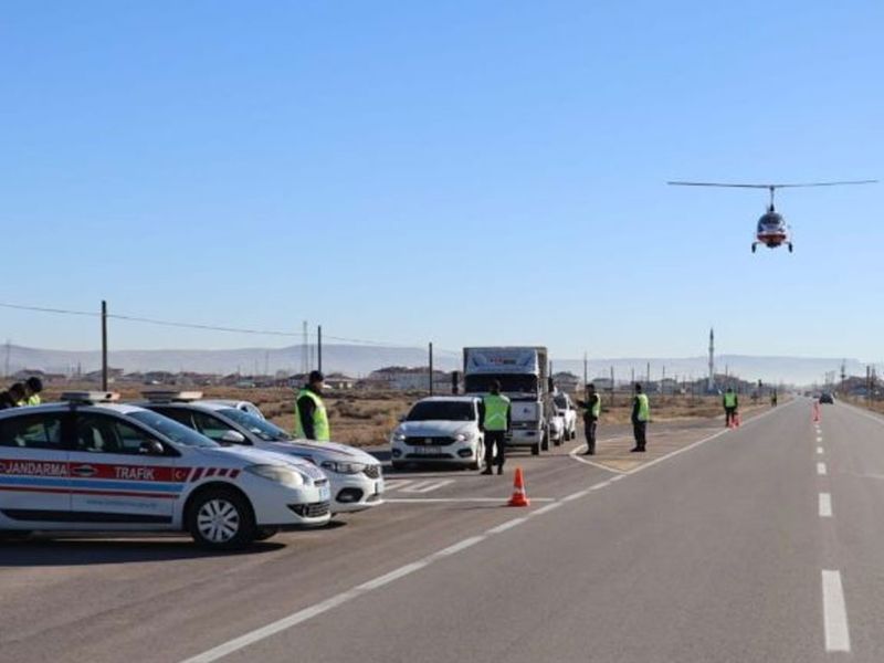 Emniyet ve Jandarma Trafik Ekipleri Tarafından  6-13 Mart 2025 Tarihleri Arasında 3 Milyon 541 Bin 972 Araç Denetlendi