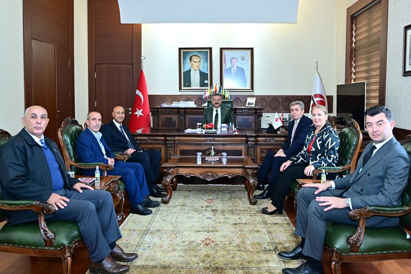EMŞAV Eskişehir İl Başkanı olarak atanan  Gazi Mehmet Sait Kartopu ve Yönetim Kurulu Üyeleri Valimiz Sayın Hüseyin Aksoy'u ziyaret etti.