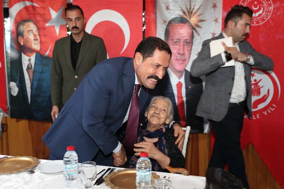 1 Ekim Dünya Yaşlılar Günü’nde Valimiz Mustafa MASATLI Ulu Çınarlarımızla Bir Araya Geldi.