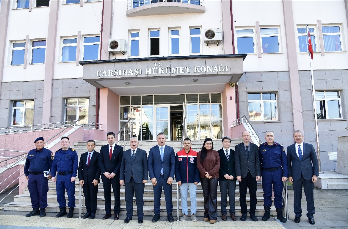Vali Aziz Yıldırım, Çarşıbaşı Kaymakamlığını Ziyaret Etti