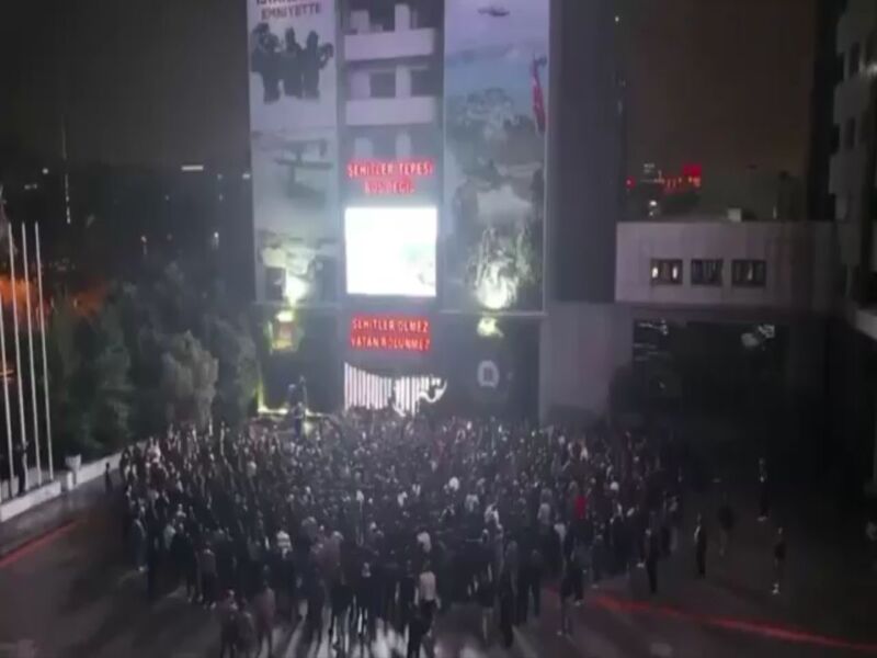 Bakanımız Sayın Ali Yerlikaya: İstanbul Merkezli 9 İlde Organize Suç Örgütü Üyelerine Yönelik Düzenlenen Operasyonlarımızda 42 Şüpheliyi Yakaladık