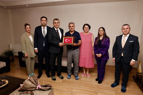 VALİMİZ SAYIN ATİLLA TOROS VE EŞİ DUDU İREM TOROS HANIMEFENDİ, GAZİ KAMİL KUM VE AİLESİNİ ZİYARET ETTİ