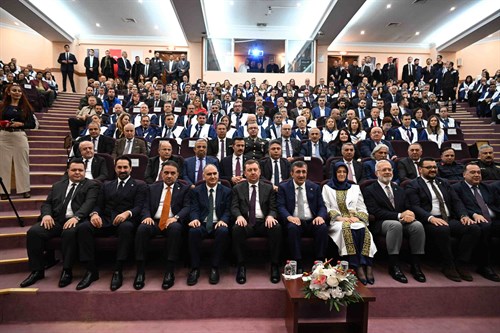 Manisa Celal Bayar Üniversitesi 2025-2026 Akademik Yılı Açılış Töreni, Cumhurbaşkanı Yardımcımız Sayın Cevdet Yılmaz’ın Teşrifleriyle Gerçekleştirildi