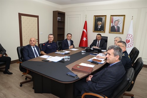 Vali Osman Hacıbektaşoğlu, Trafik Güvenliği Strateji Belgesi ve Karayolları Trafik Güvenliği Eylem Planı Toplantısına Katıldı