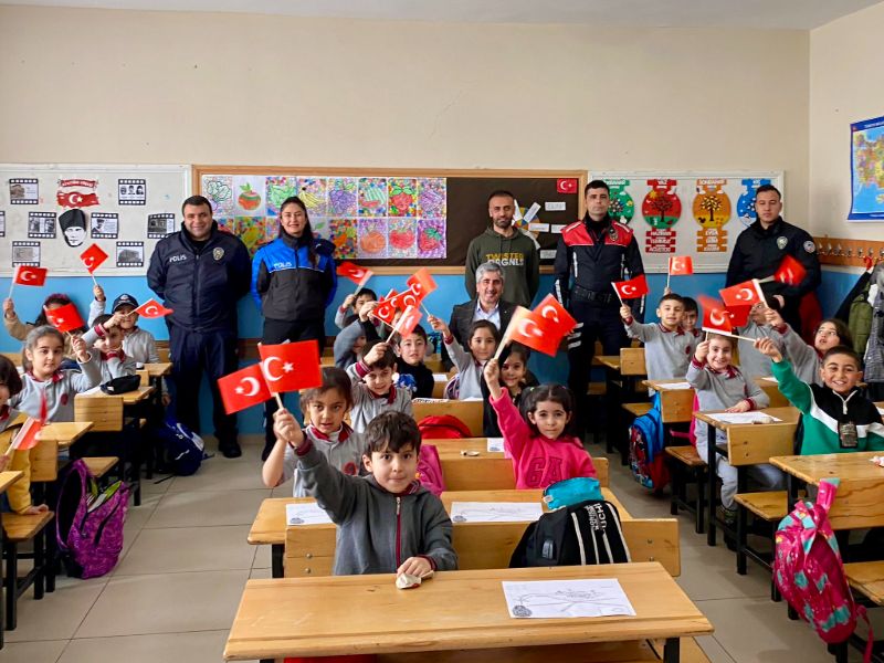 Bitlis Emniyet Müdürlüğü’nden Öğrencilere Güvenlik ve Polislik Mesleği Eğitimi Verildi